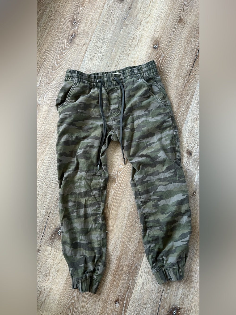 Women’s Levi’s  Camo Jogger Pants - Olive Green